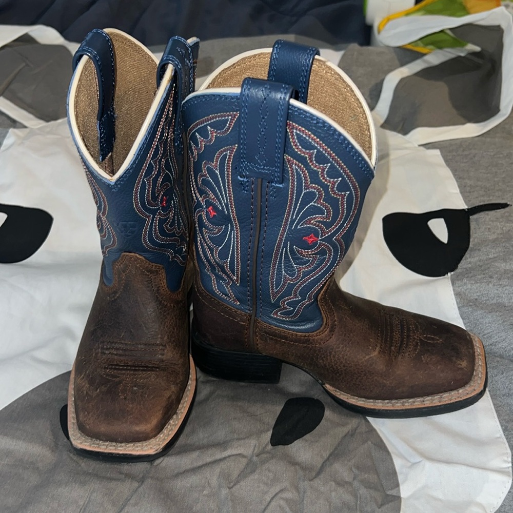 Ariat  Kids 8.5 boots
